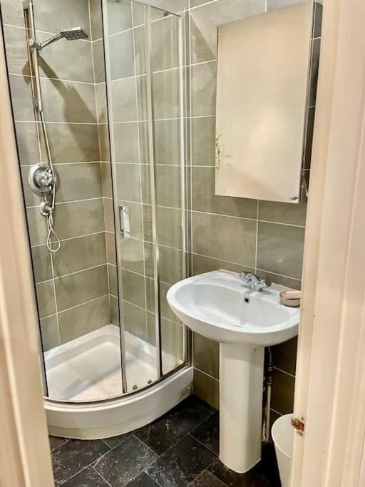 Spacious Flat With Huge Patio In Apartament *