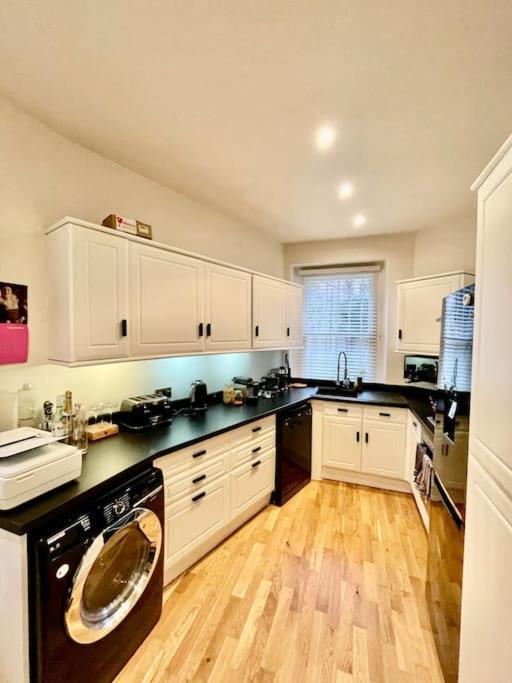 Spacious Flat With Huge Patio In Apartament Londra