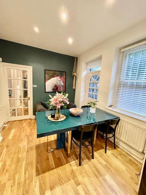 Spacious Flat With Huge Patio In Apartament *
